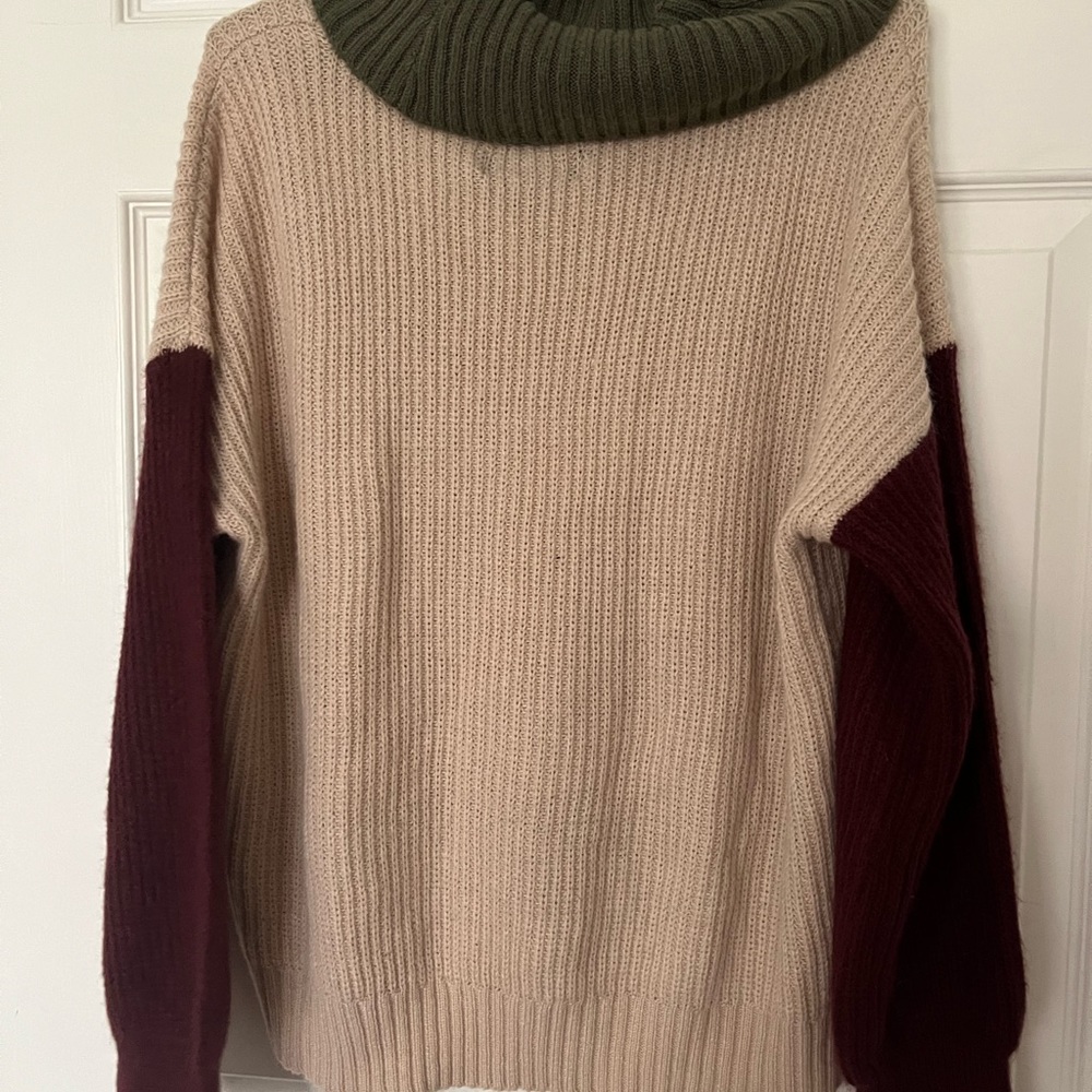 Turtle neck sweater - LARGE Color Blocked🧥